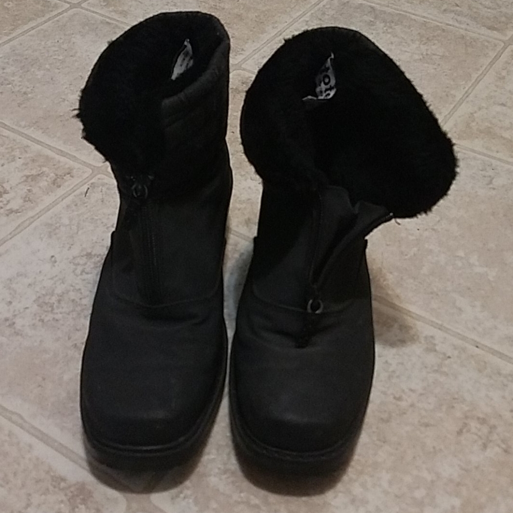 Totes black ankle quilted winter boots 9M *FLAWS - Picture 3 of 10